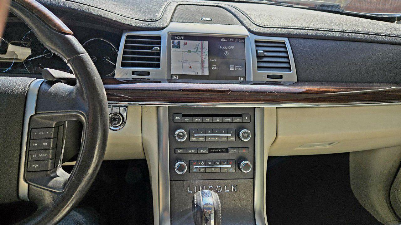 2011 Lincoln MKS 4DR SDN 3.5L AWD - Photo #13