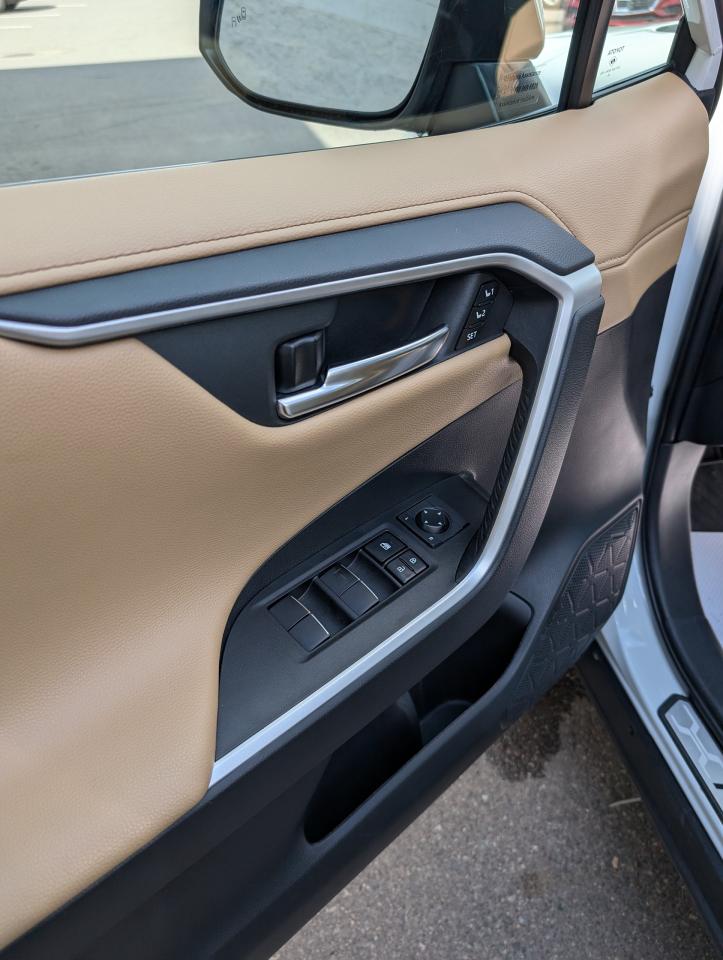 2020 Toyota RAV4 Hybrid Limited Photo