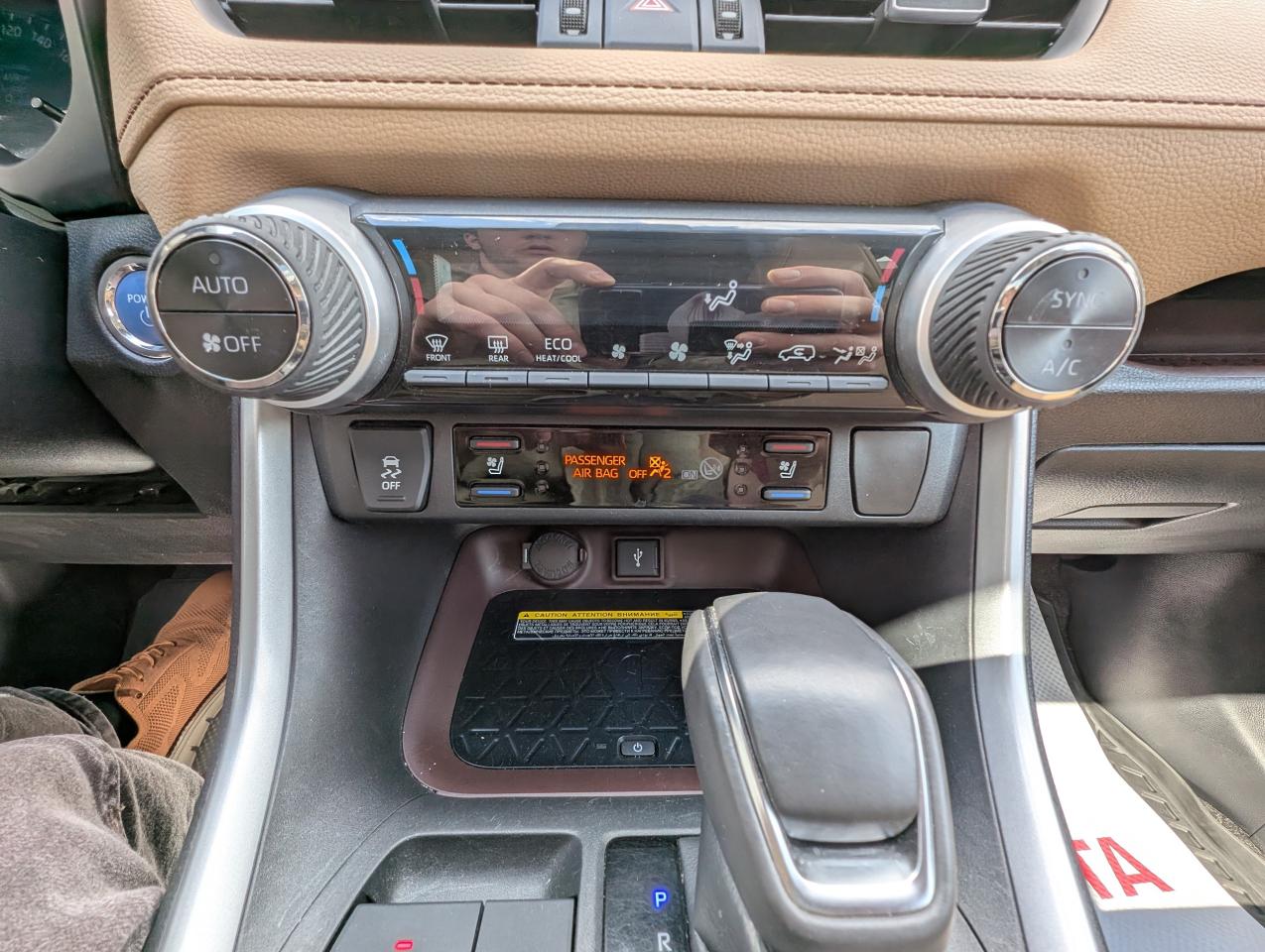 2020 Toyota RAV4 Hybrid Limited Photo