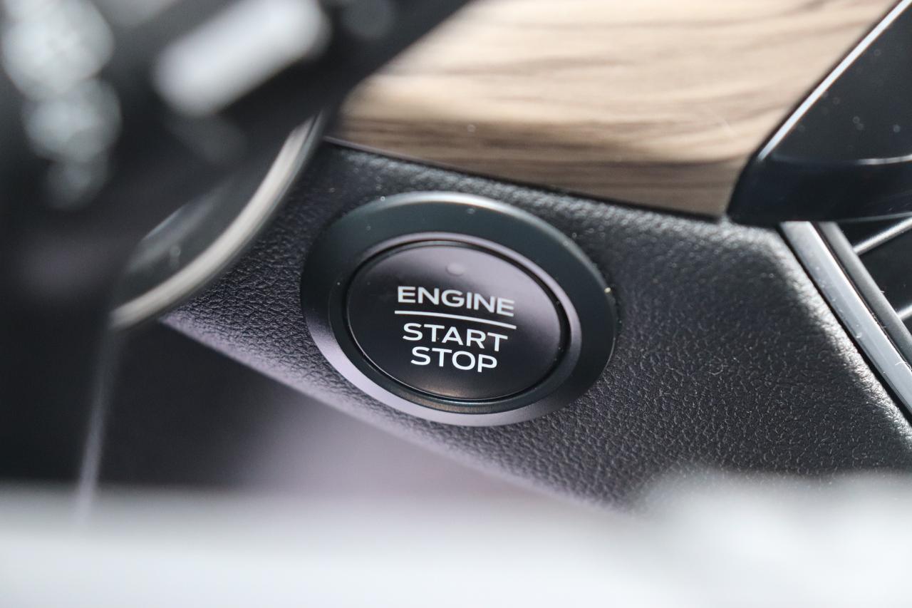 2020 Ford Escape TITANIUM HYBRID AWD Photo5