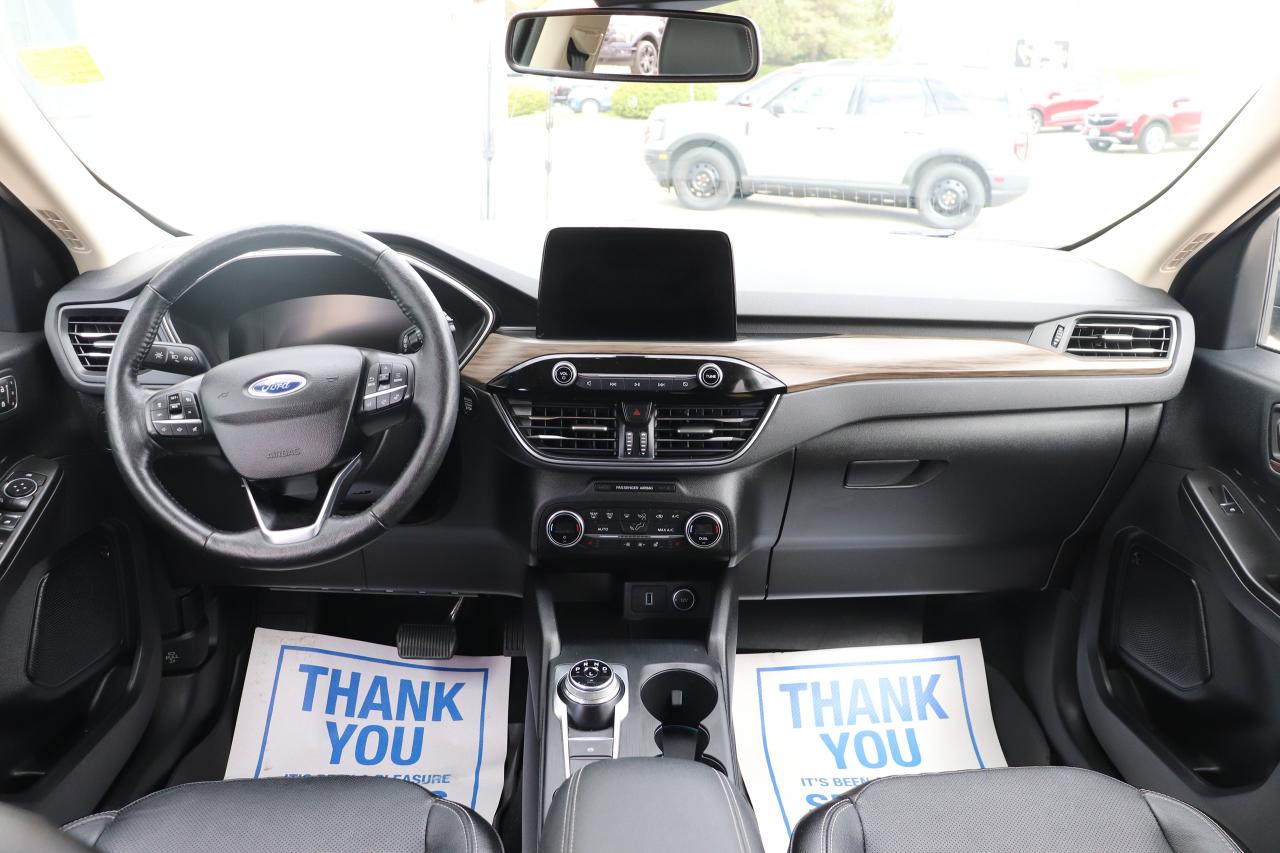 2020 Ford Escape TITANIUM HYBRID AWD Photo5