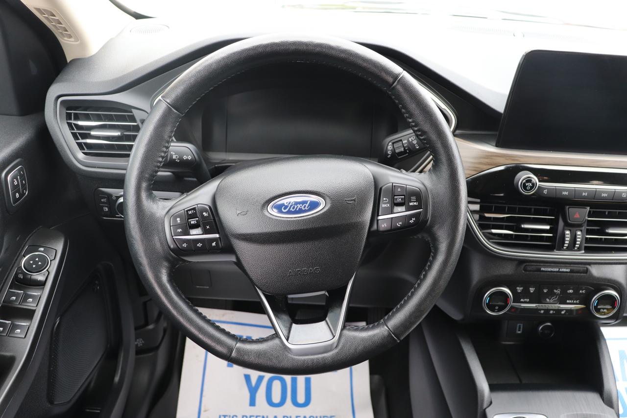 2020 Ford Escape TITANIUM HYBRID AWD Photo5