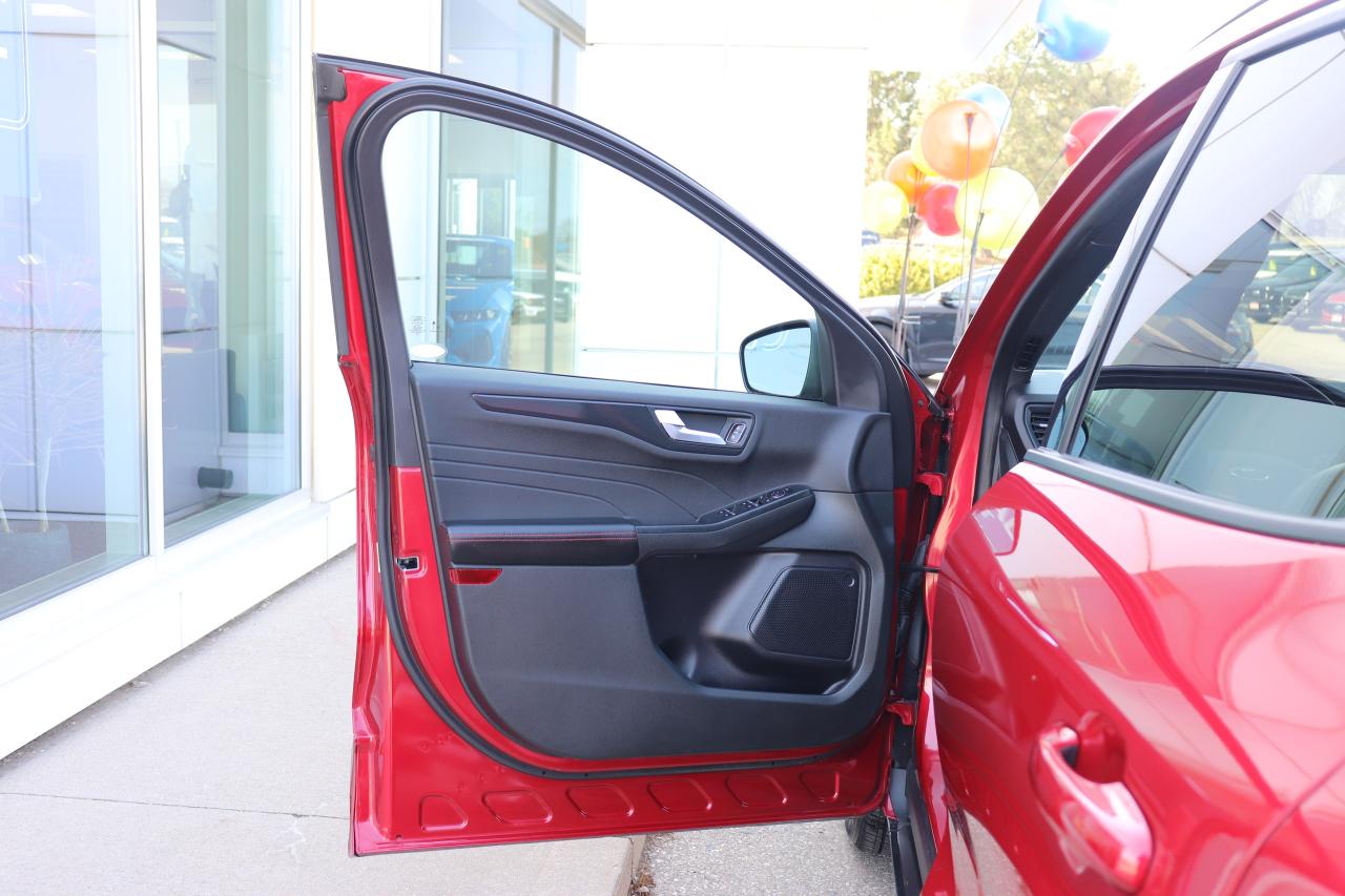 2023 Ford Escape ST-Line Select AWD Photo5