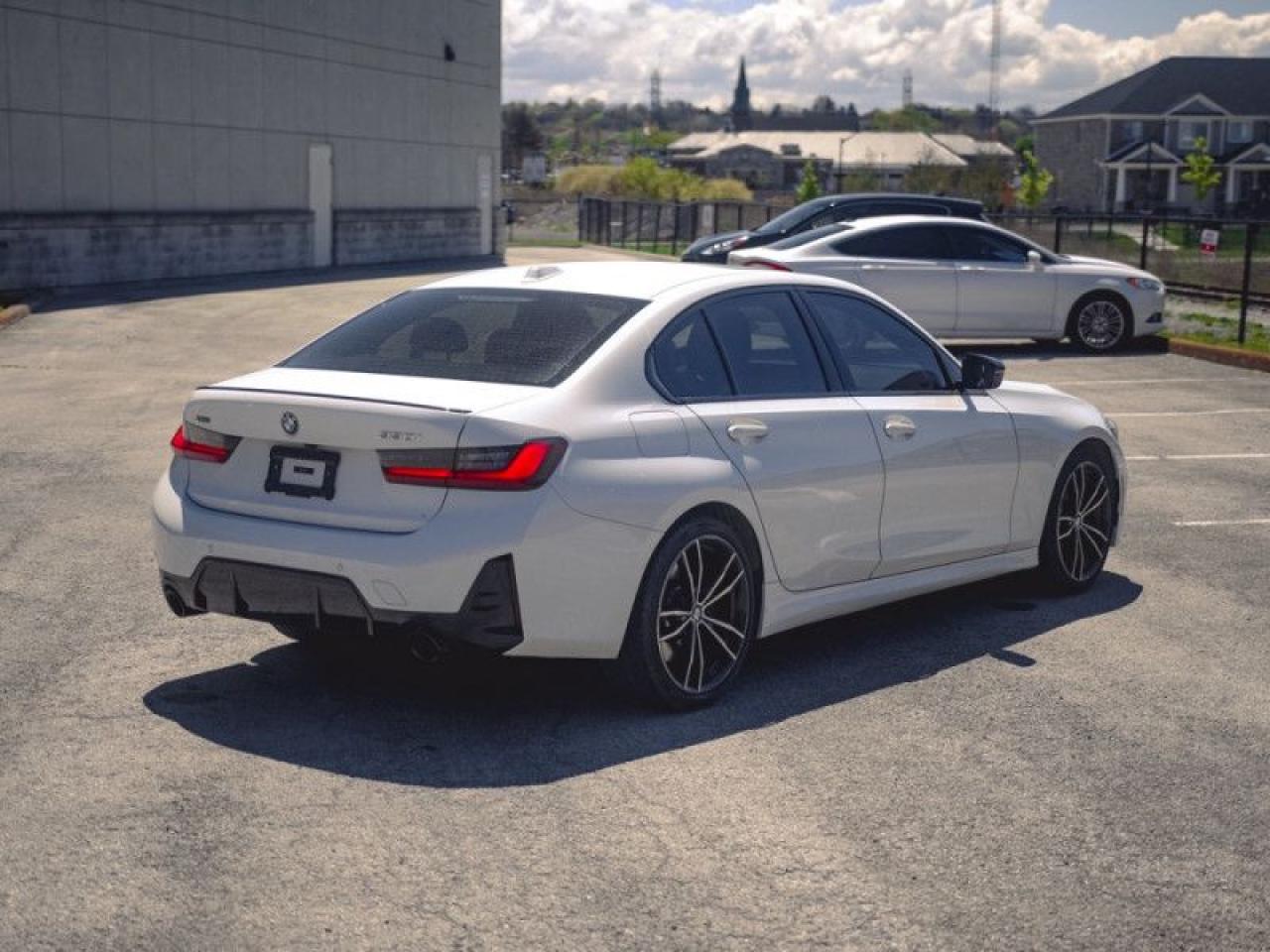 2023 BMW 3 Series 330i xDrive  **M SPORT PRO PKG** Photo4