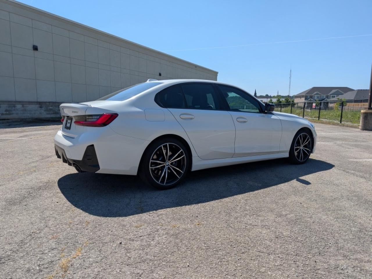 2023 BMW 3 Series 330i xDrive  **M SPORT PRO PKG** Photo4