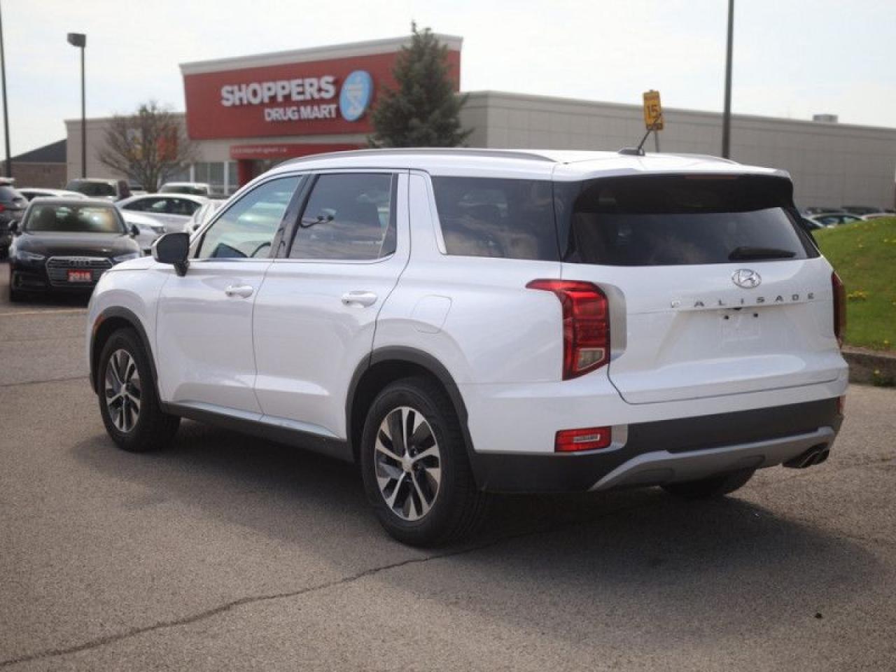 2020 Hyundai PALISADE Essential  **8 PASSENGER** Photo2