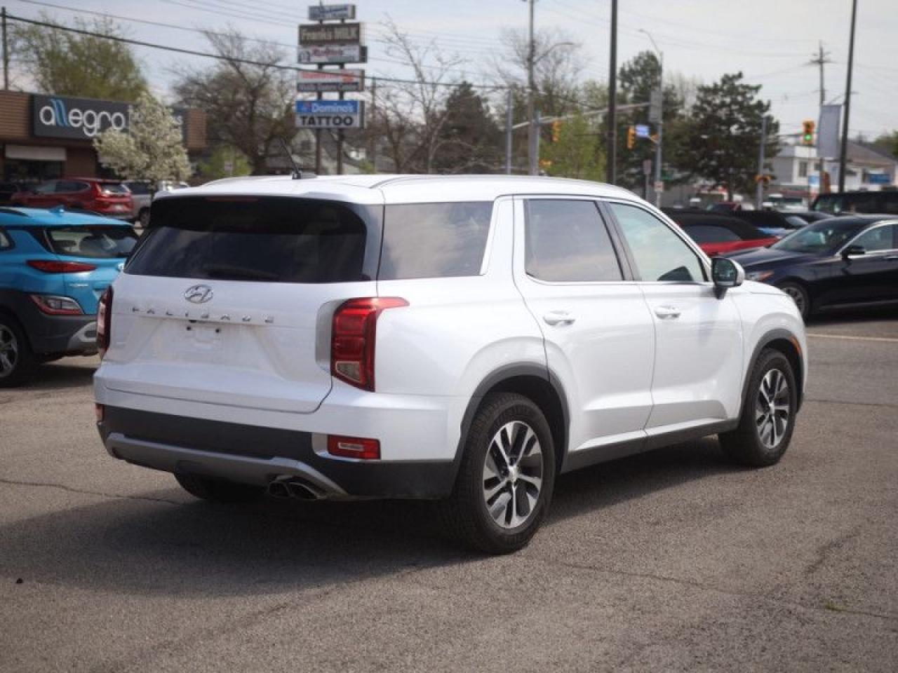 2020 Hyundai PALISADE Essential  **8 PASSENGER** Photo3