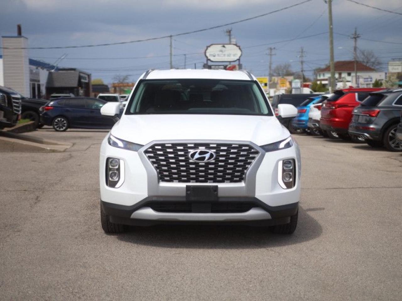 2020 Hyundai PALISADE Essential  **8 PASSENGER** Photo4