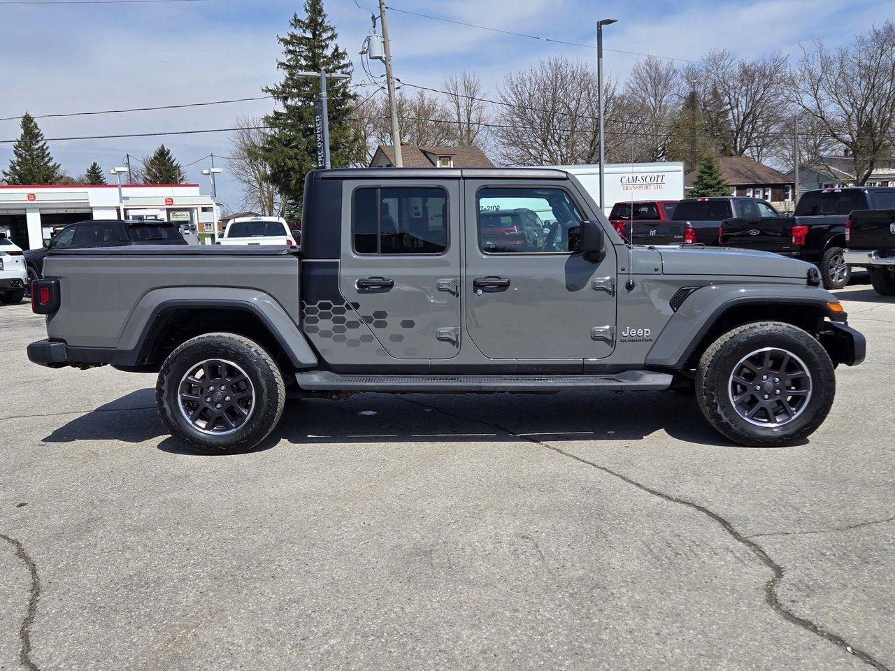 2023 Jeep Gladiator Overland - Photo #4