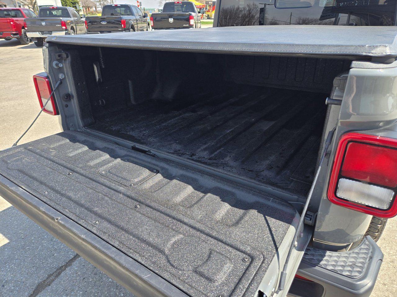 2023 Jeep Gladiator Overland - Photo #11