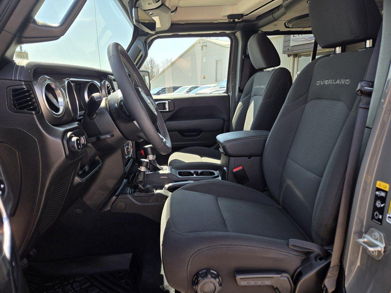 2023 Jeep Gladiator Overland - Photo #12