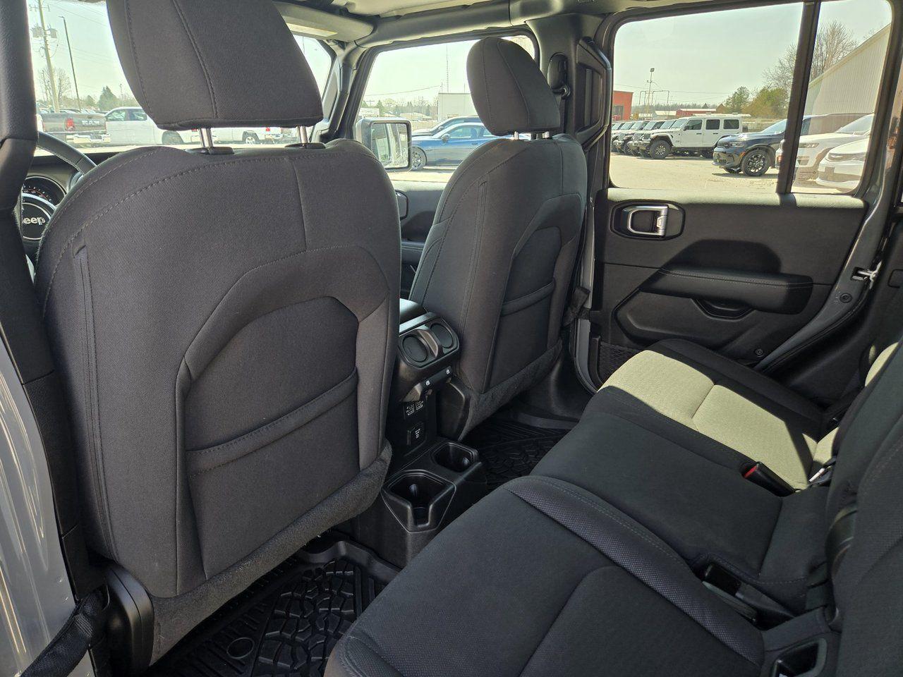 2023 Jeep Gladiator Overland - Photo #23