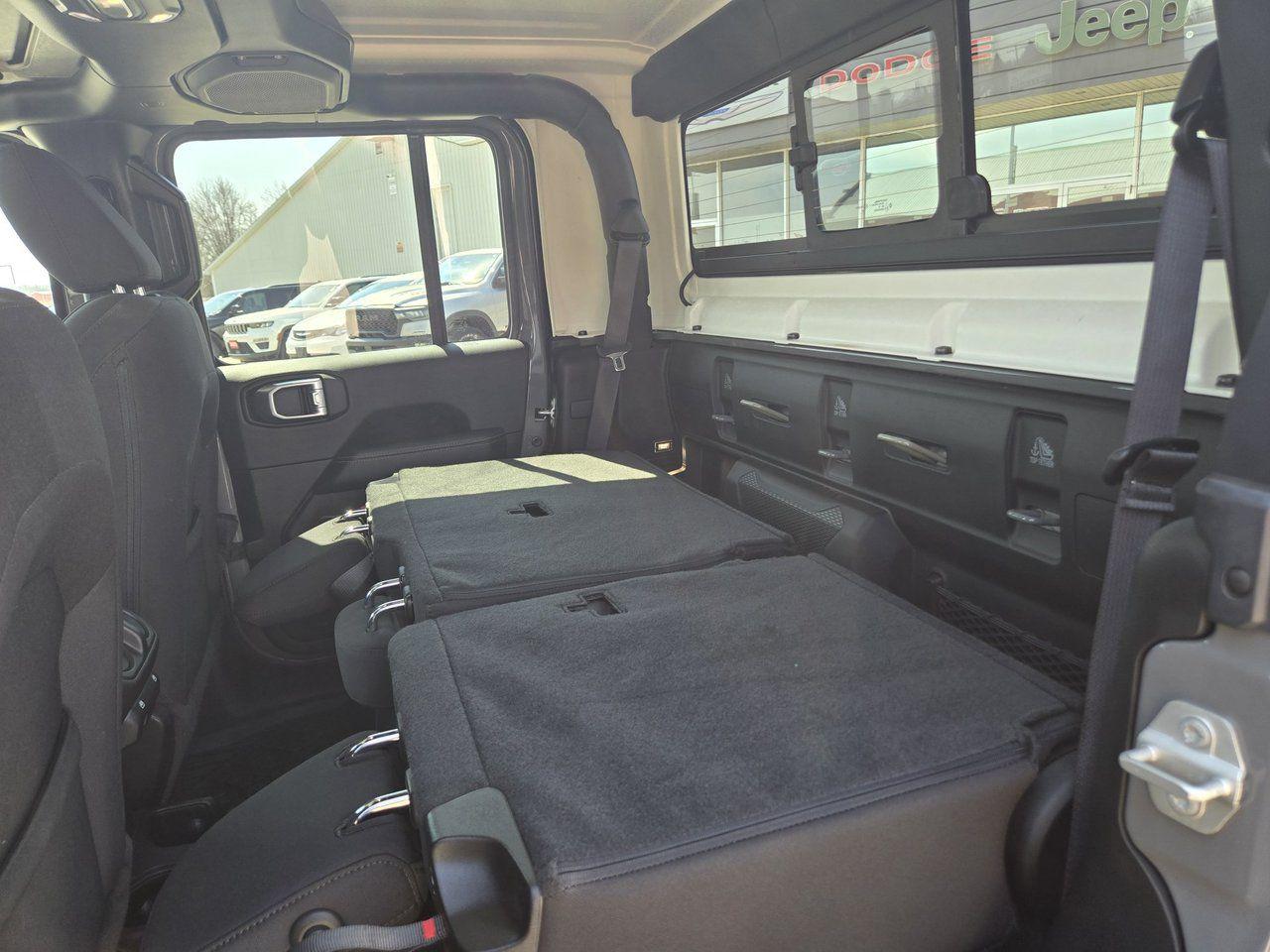 2023 Jeep Gladiator Overland - Photo #24