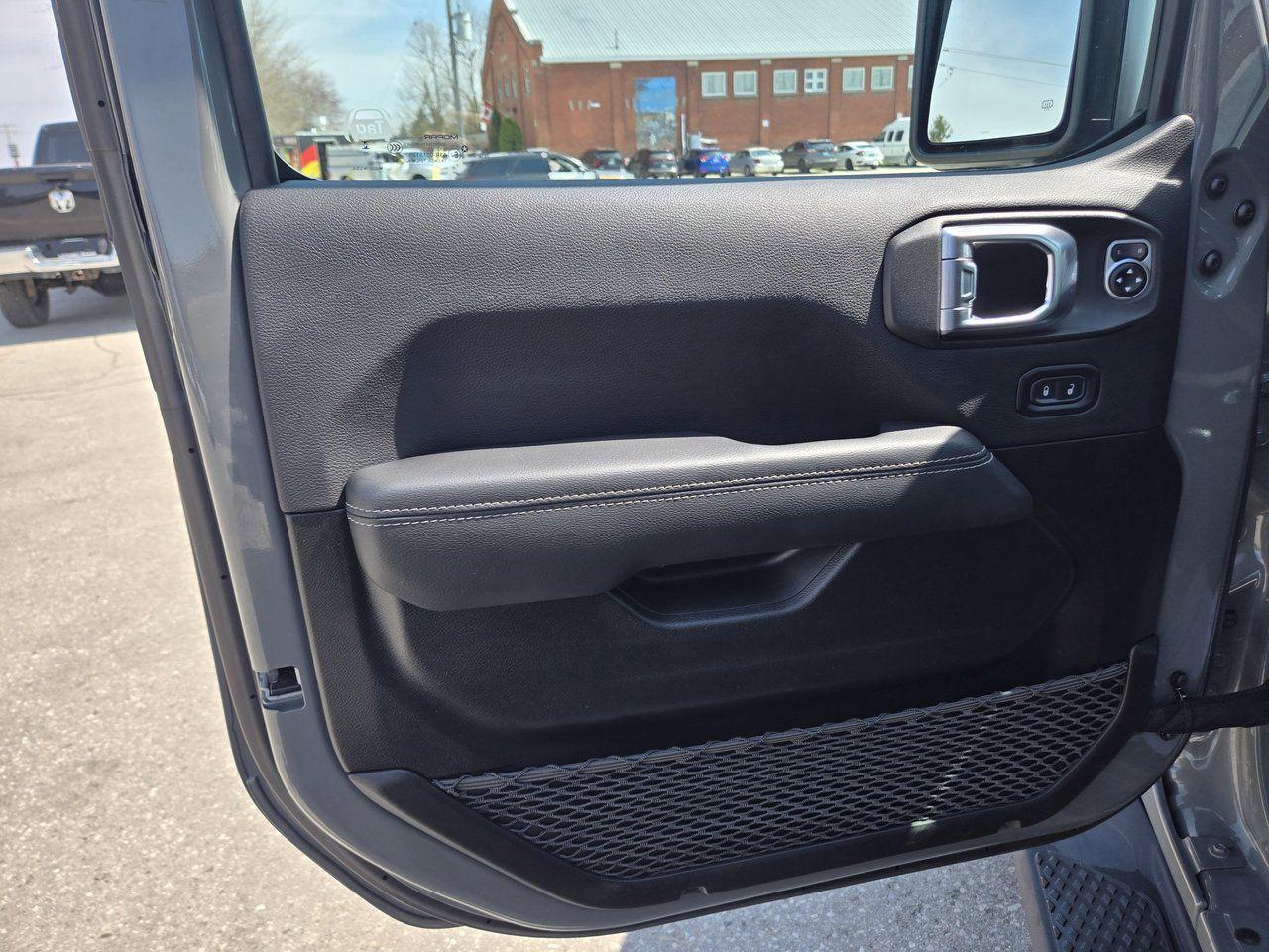 2023 Jeep Gladiator Overland - Photo #26