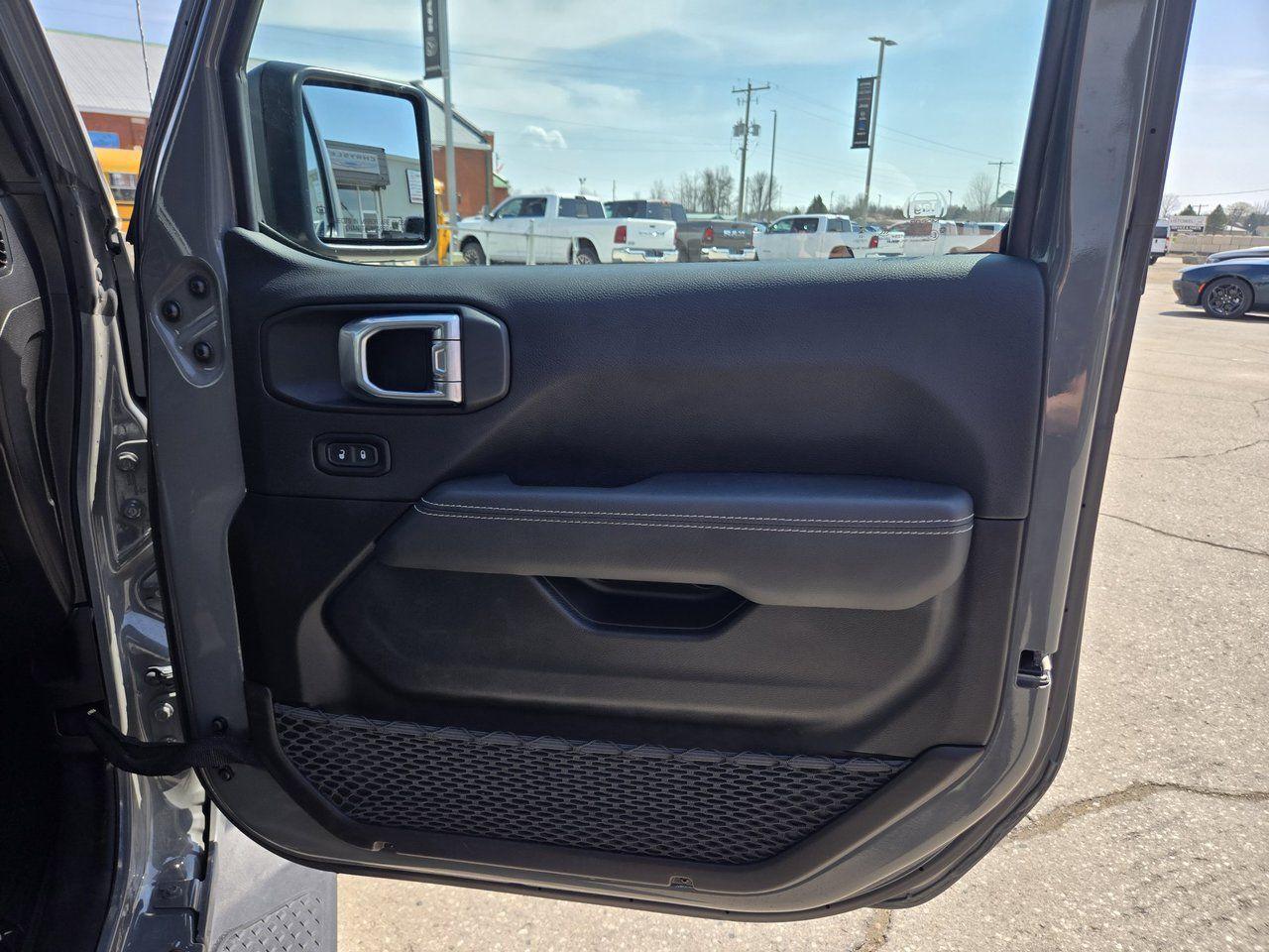 2023 Jeep Gladiator Overland - Photo #29