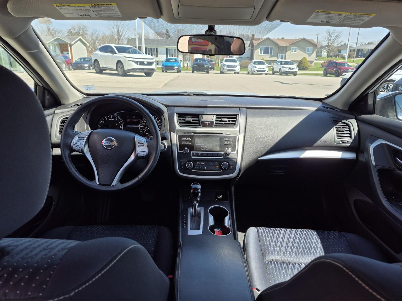 2016 Nissan Altima SV Photo4