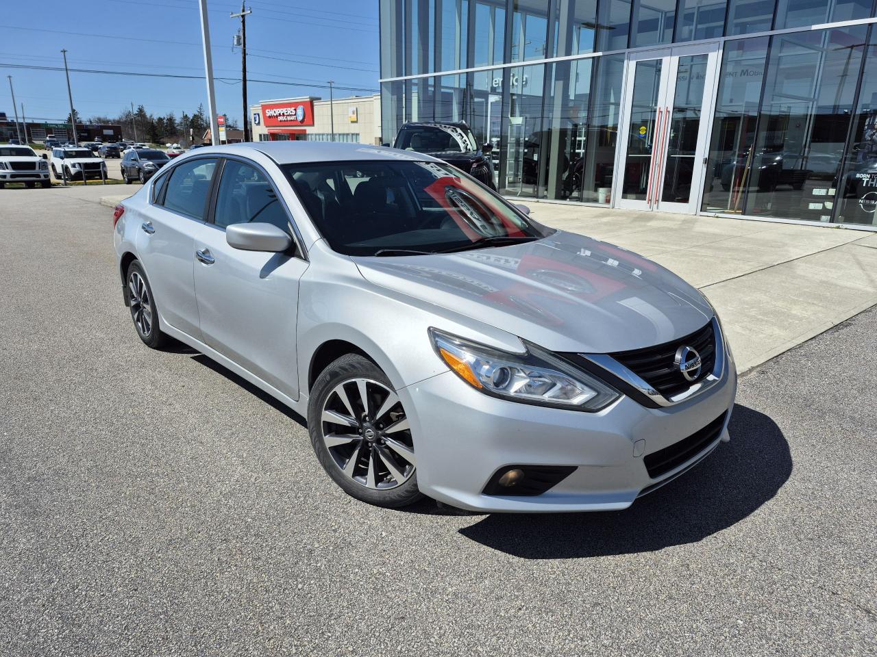 2016 Nissan Altima SV Photo1