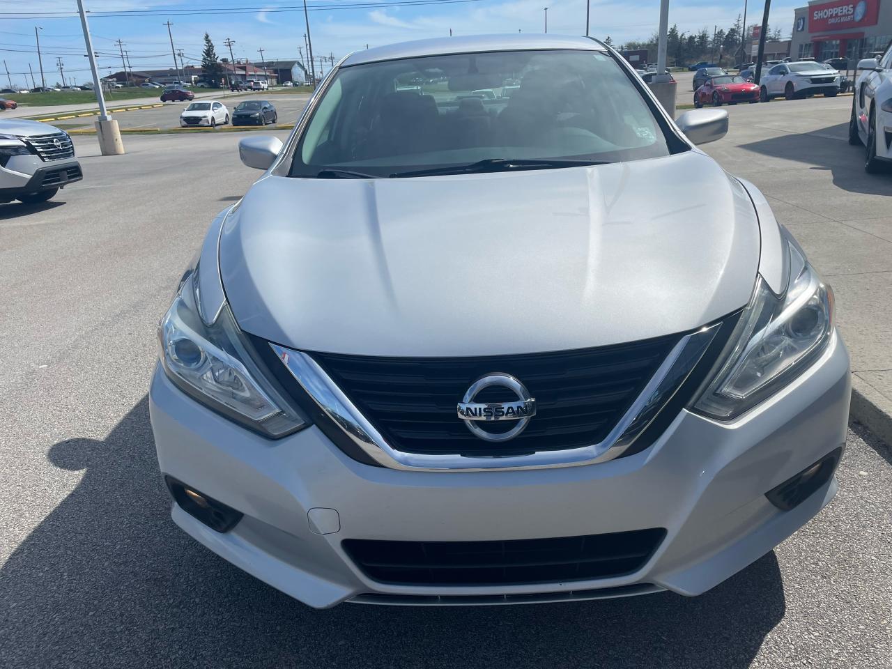 2016 Nissan Altima SV Photo2