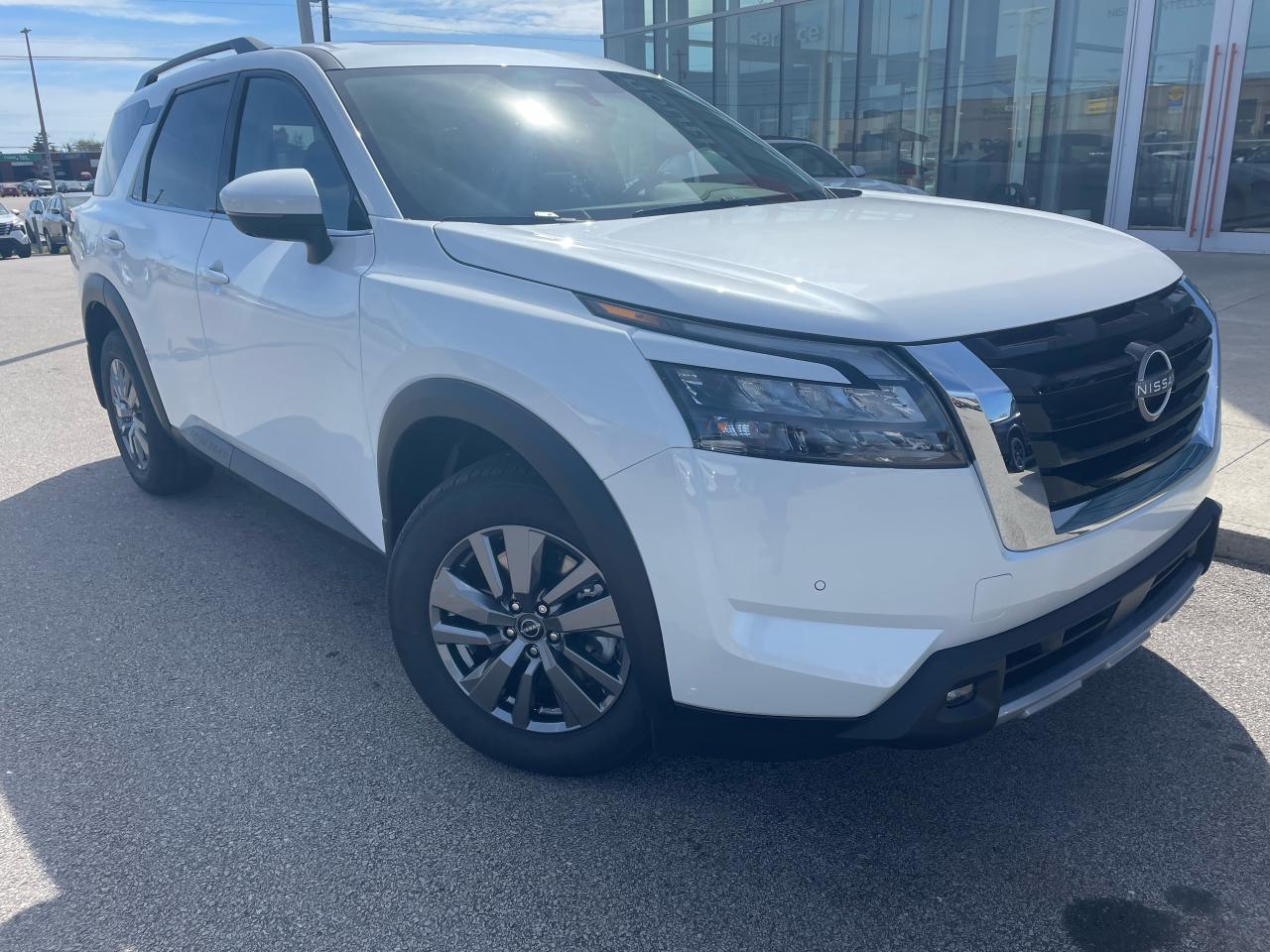 2025 Nissan Pathfinder SV