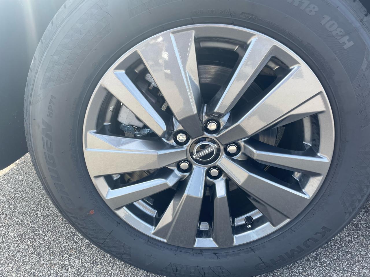 2025 Nissan Pathfinder SV Photo5