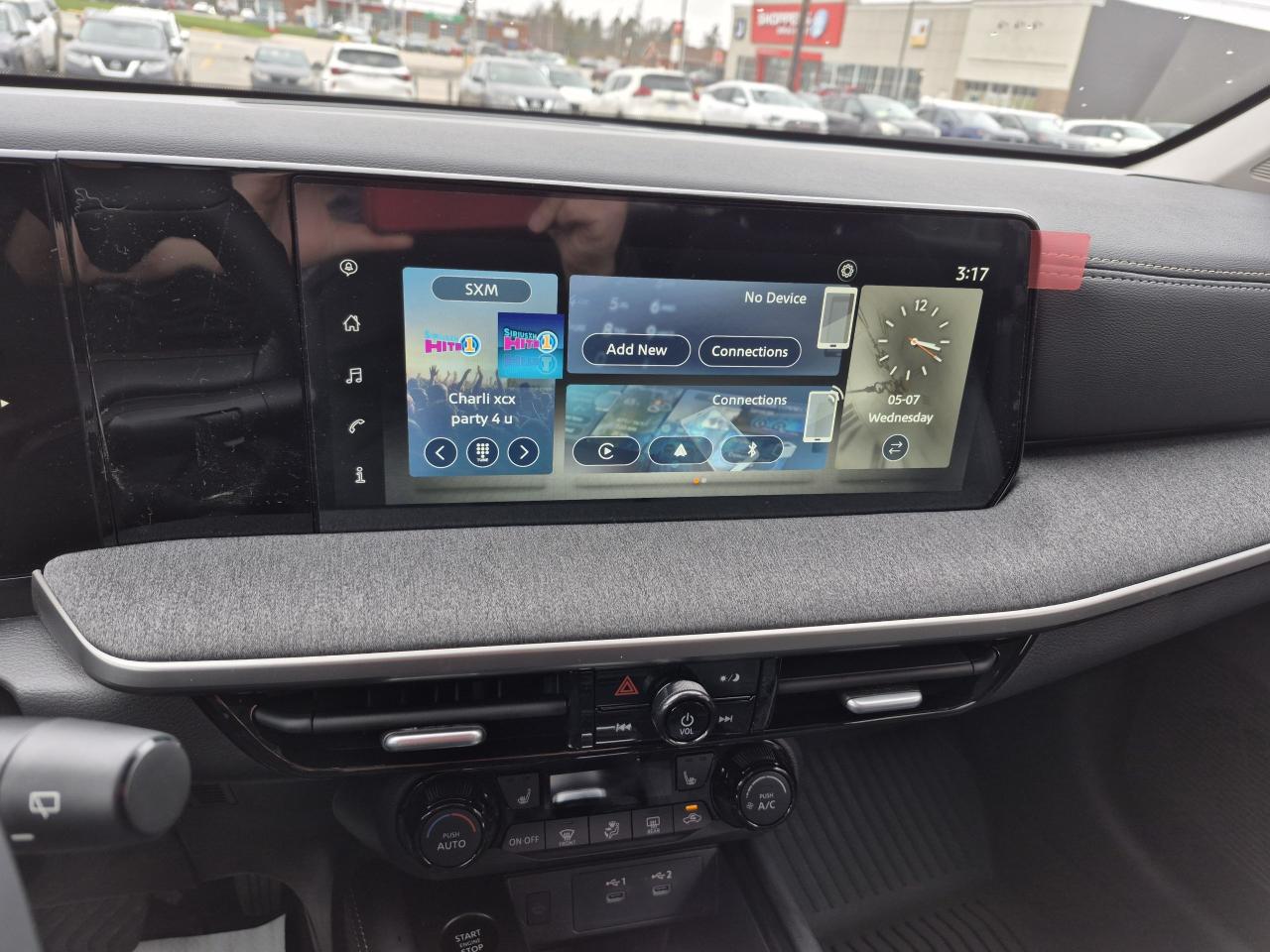 2025 Nissan Kicks SV Photo8