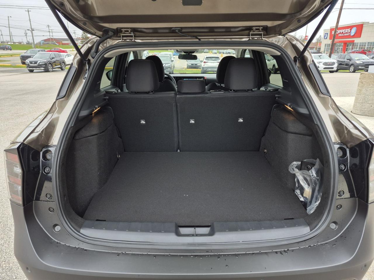 2025 Nissan Kicks SV Photo13