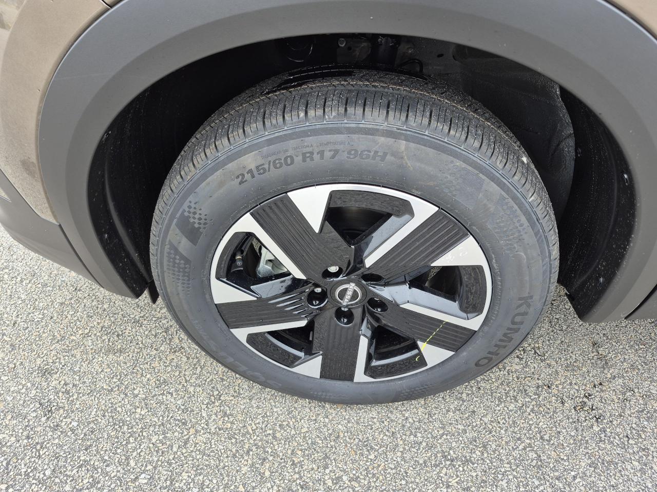 2025 Nissan Kicks SV Photo14