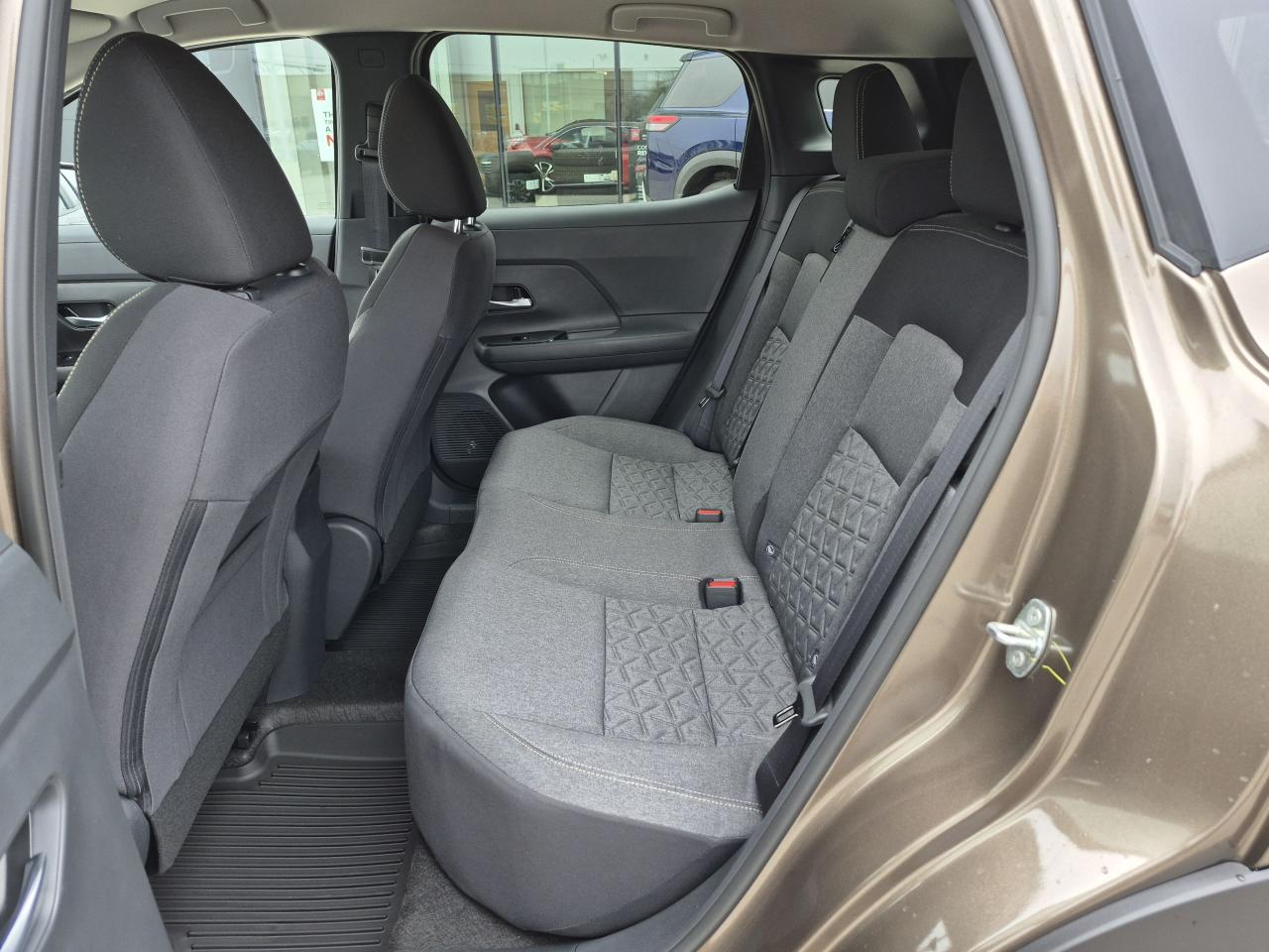 2025 Nissan Kicks SV Photo11