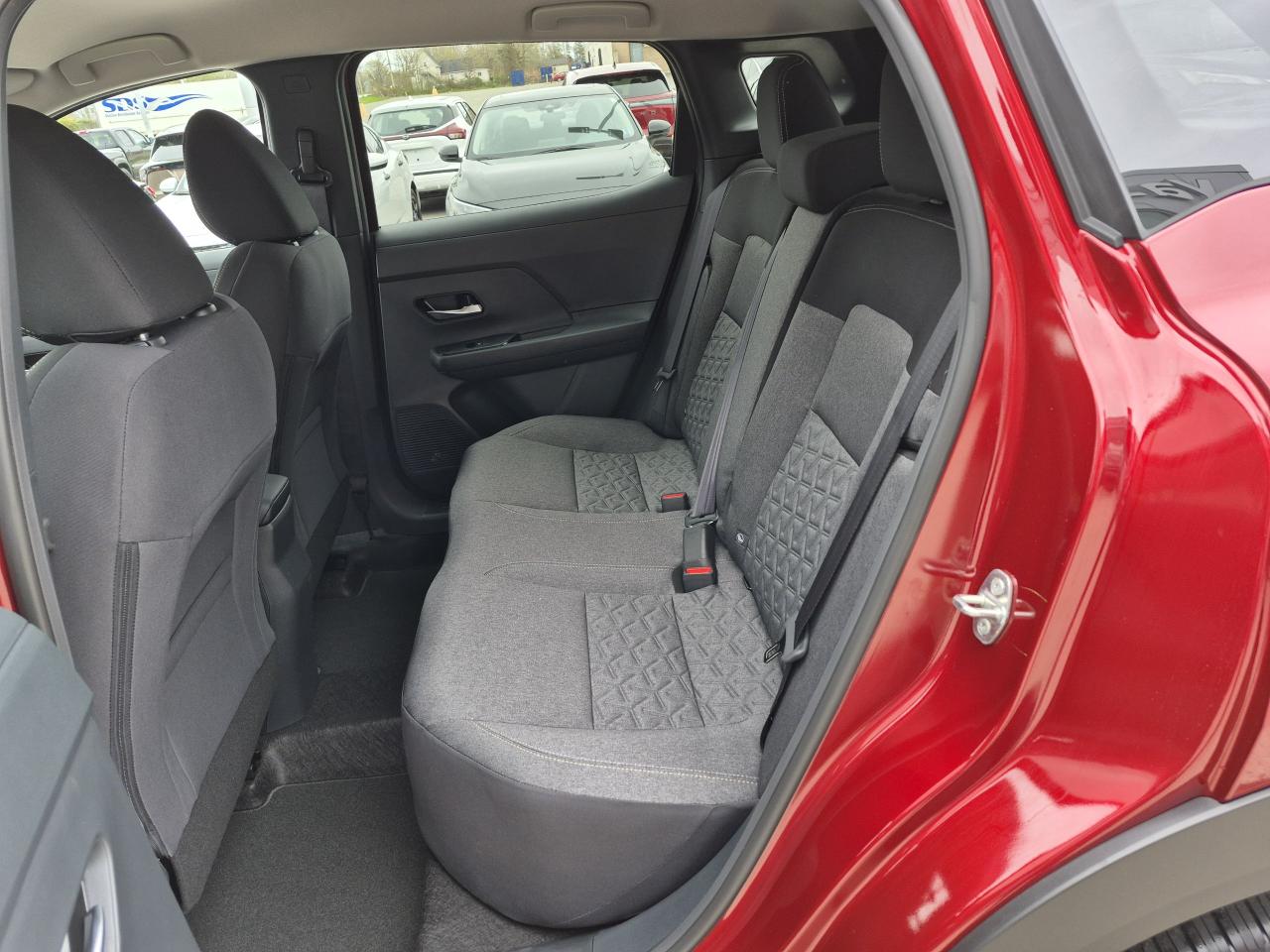 2025 Nissan Kicks SV Photo28