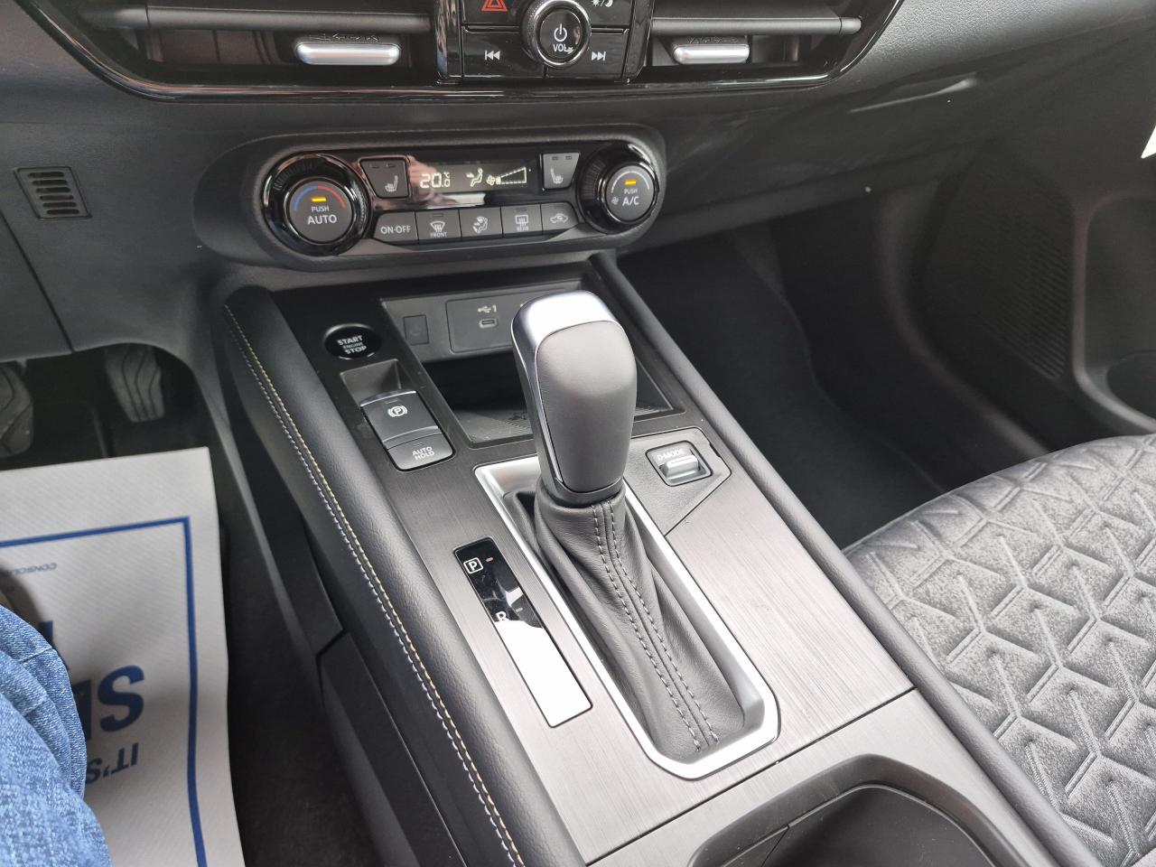 2025 Nissan Kicks SV Photo27
