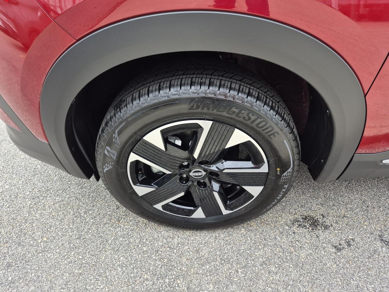 2025 Nissan Kicks SV Photo31