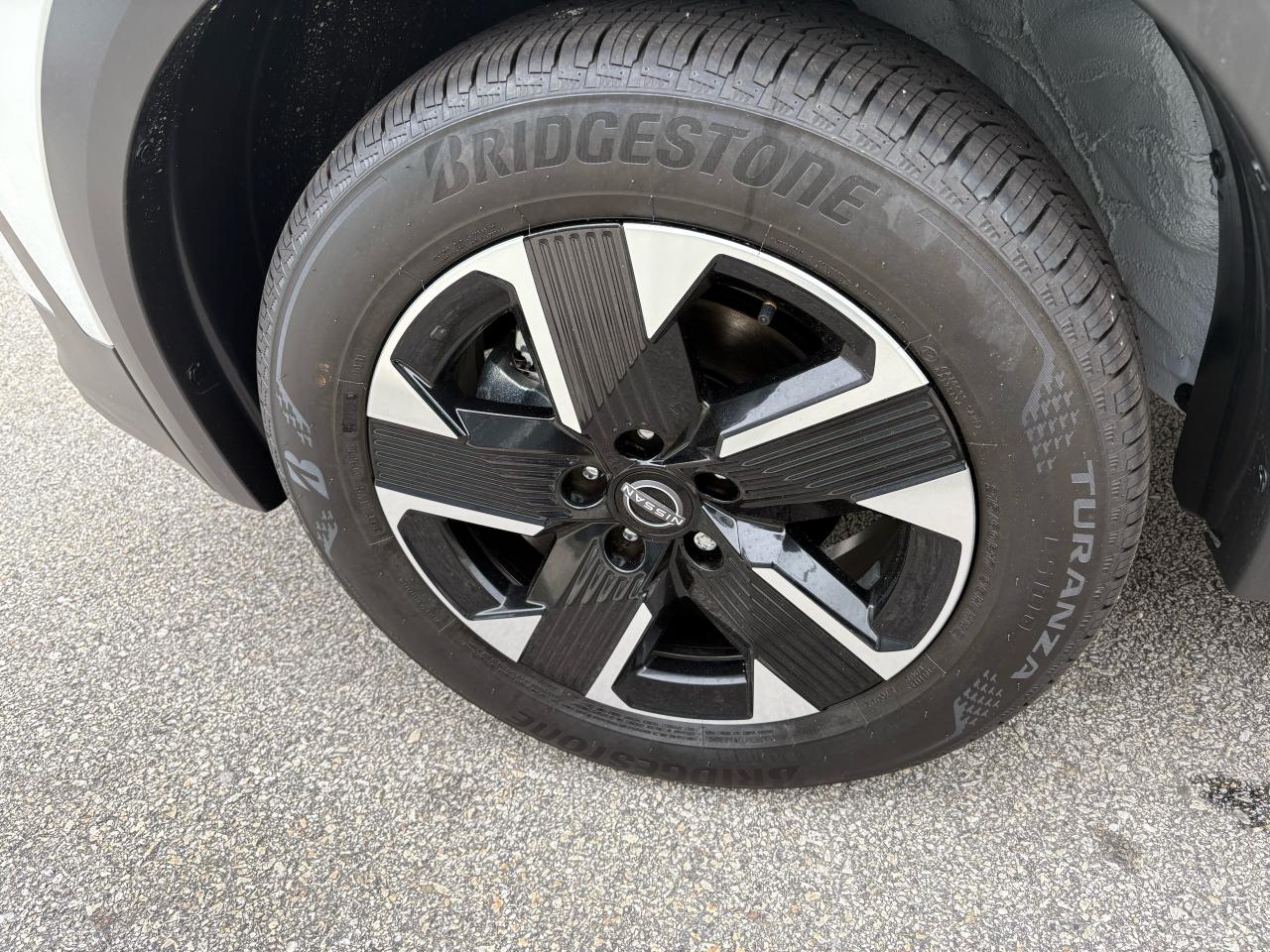 2025 Nissan Kicks SV Photo11