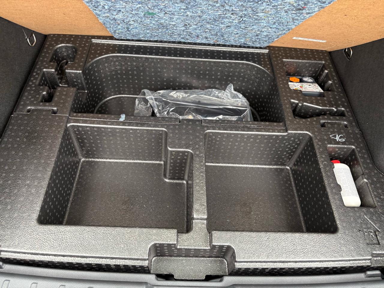 2025 Nissan Kicks SV Photo7