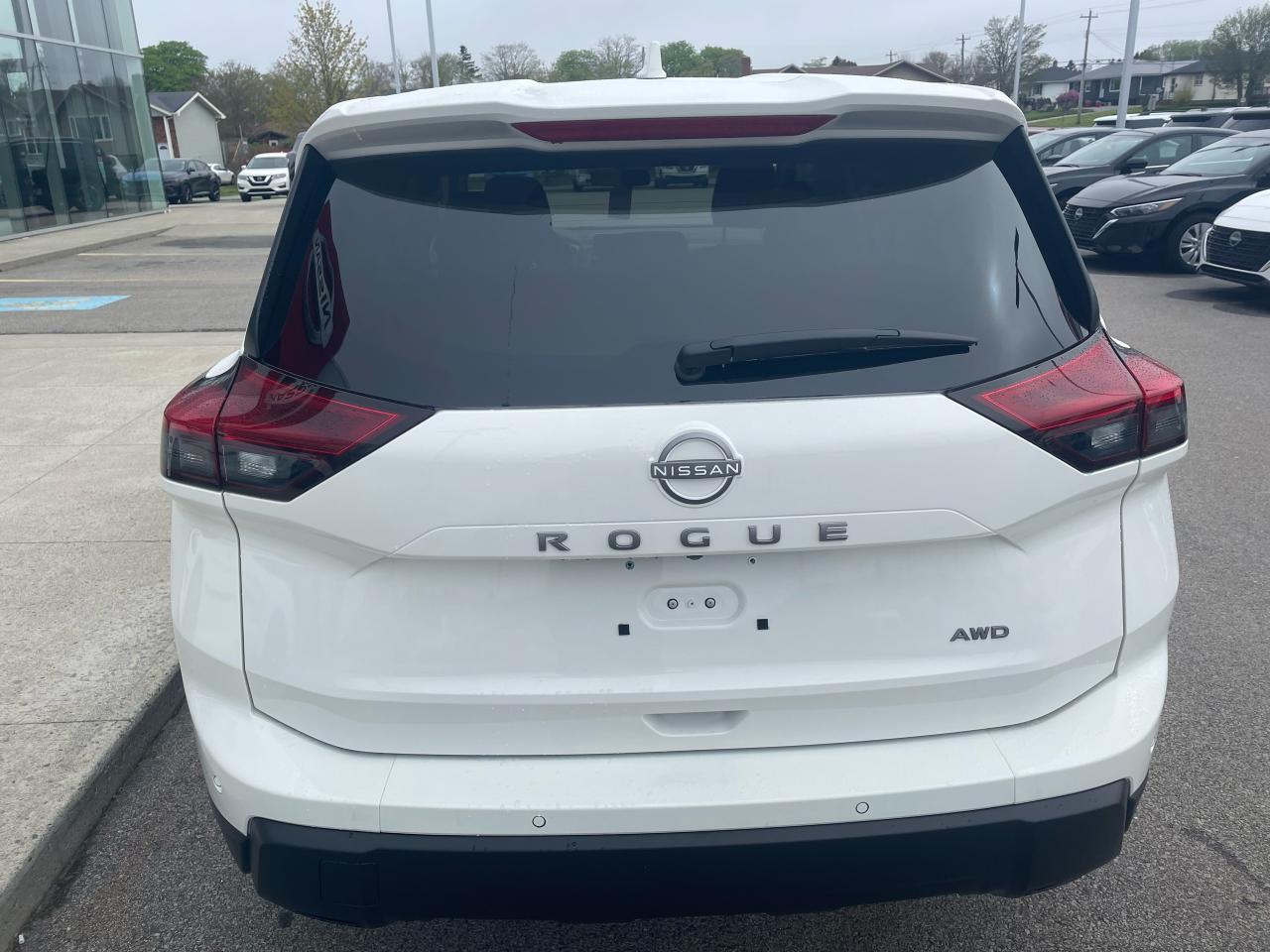 2025 Nissan Rogue S Photo4
