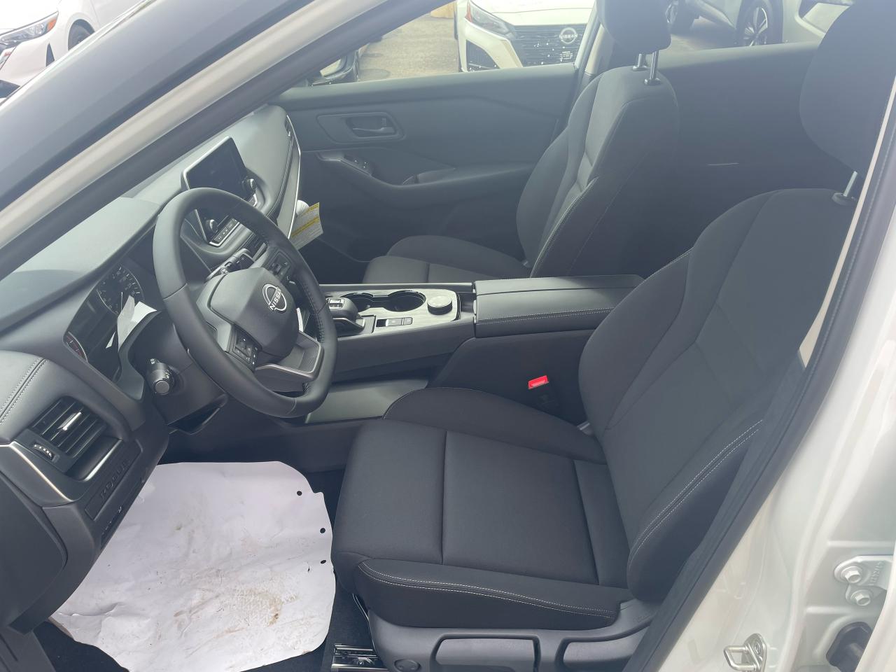 2025 Nissan Rogue S Photo8