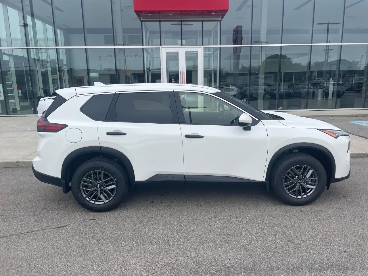 2025 Nissan Rogue S Photo3