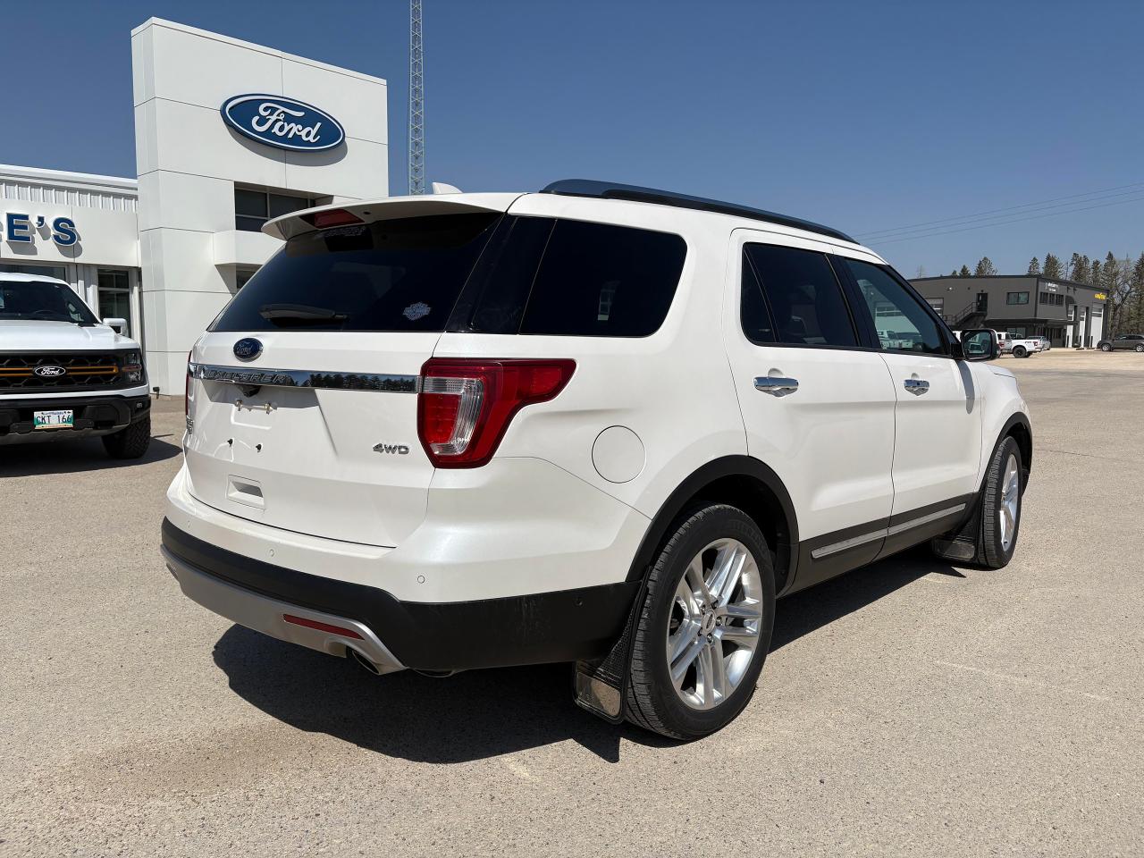 2017 Ford Explorer LIMITED Photo5