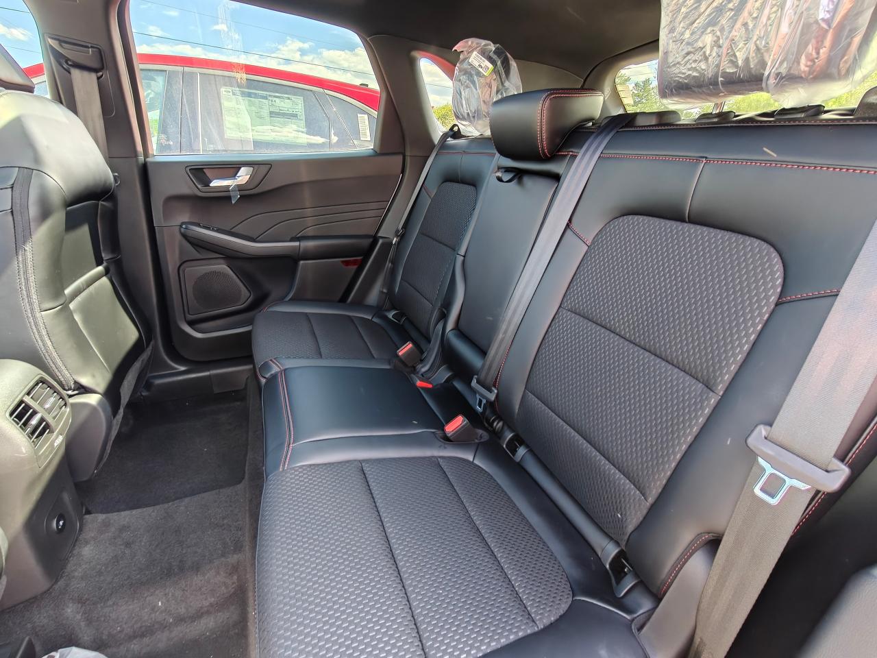 2025 Ford Escape ST-Line Select AWD Photo5
