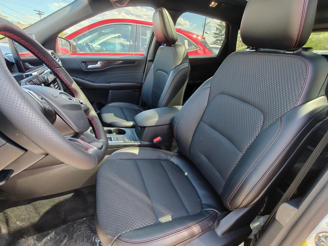 2025 Ford Escape ST-Line Select AWD Photo5