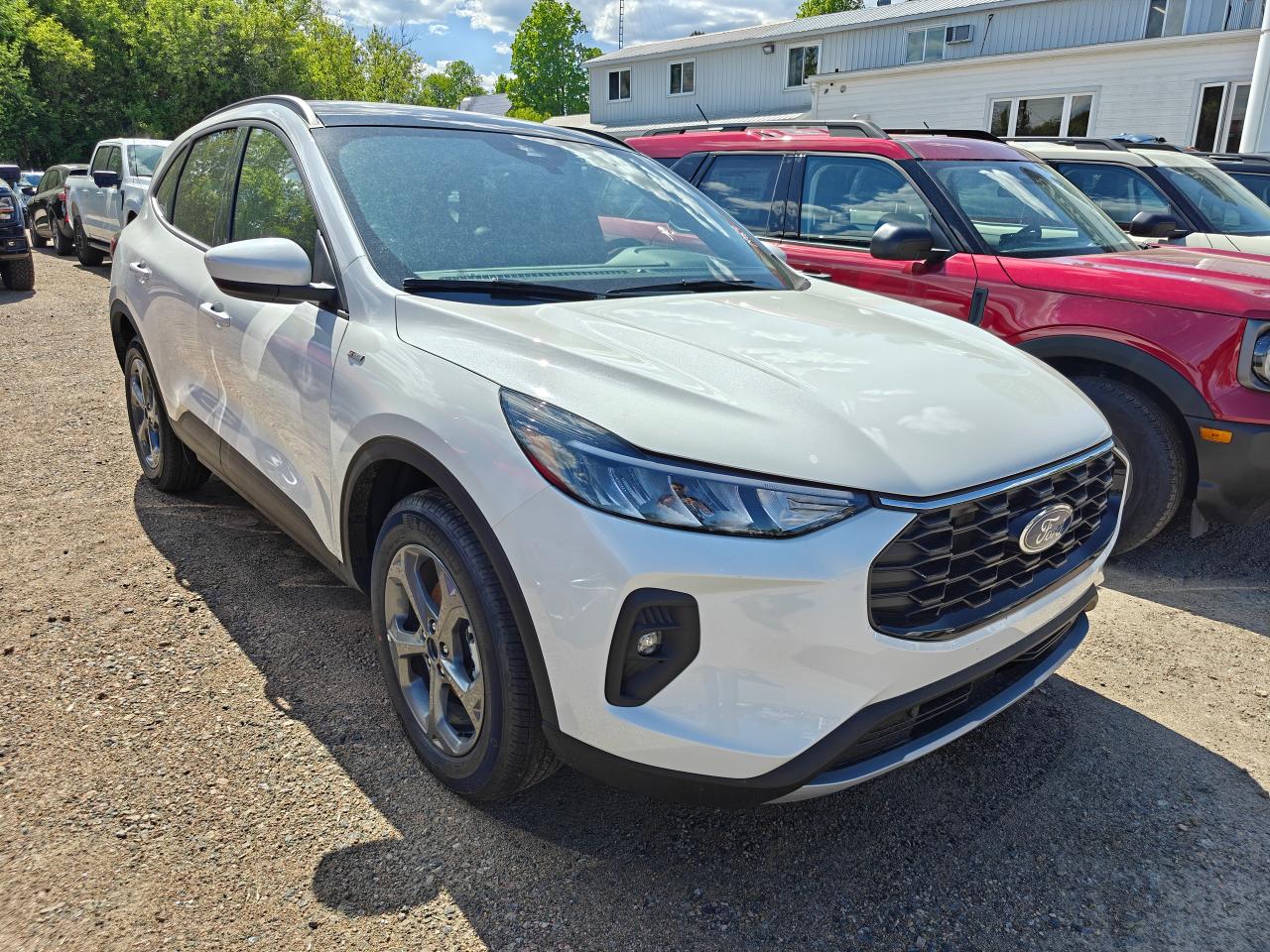 2025 Ford Escape ST-Line Select AWD Photo3