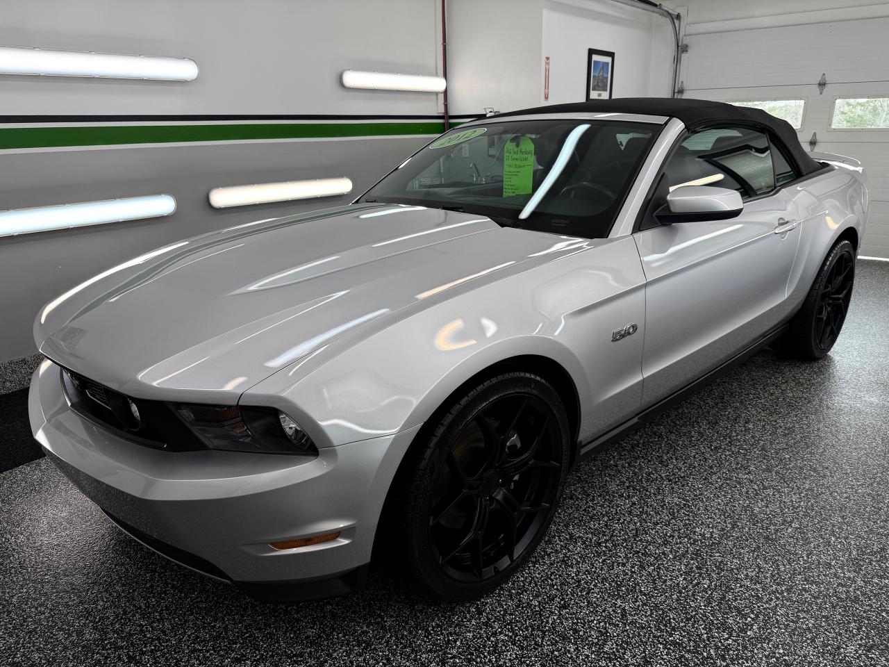 2012 Ford Mustang GT Convertible - Photo #4