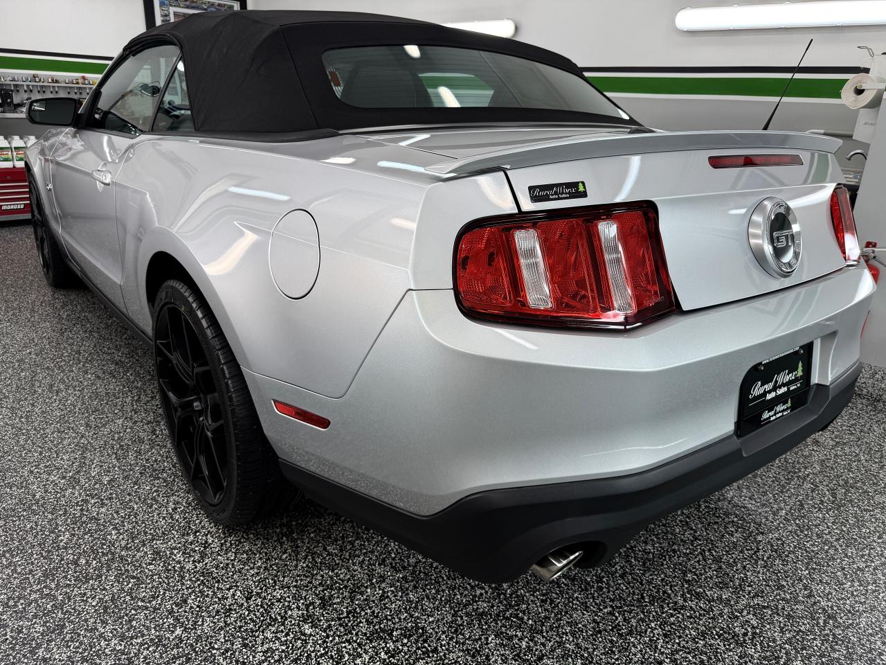 2012 Ford Mustang GT Convertible - Photo #5