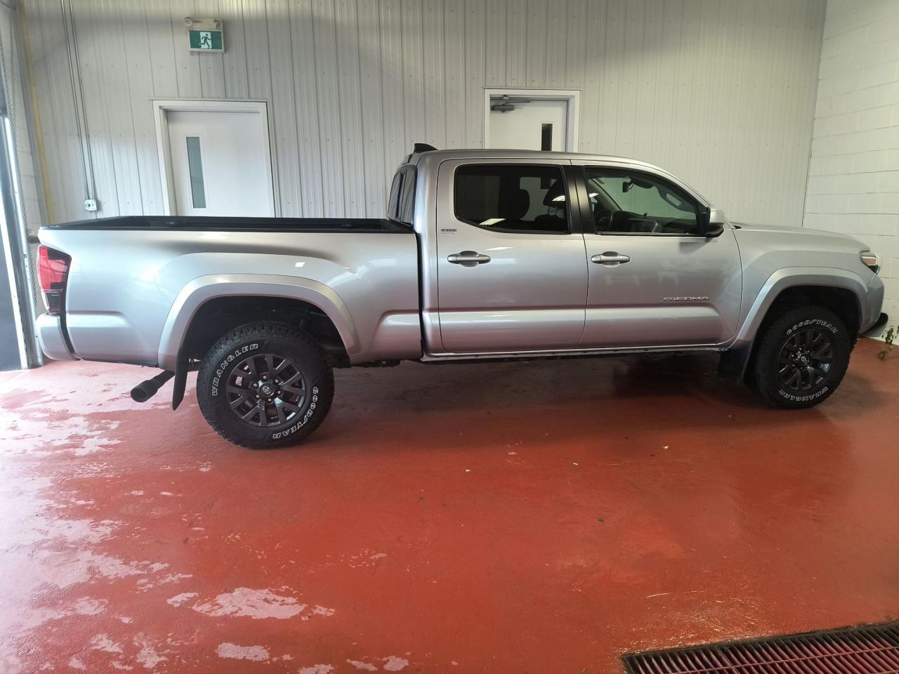 2022 Toyota Tacoma SR5 DOUBLE CAB 4X4 Photo3