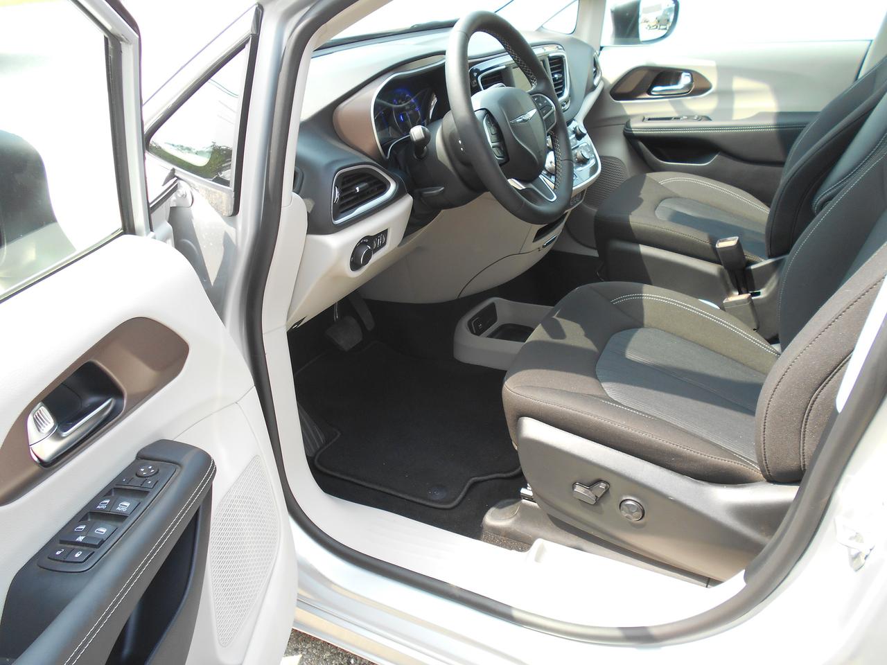 2024 Chrysler Grand Caravan SXT-Wheelchair Accessible Rear Entry Photo