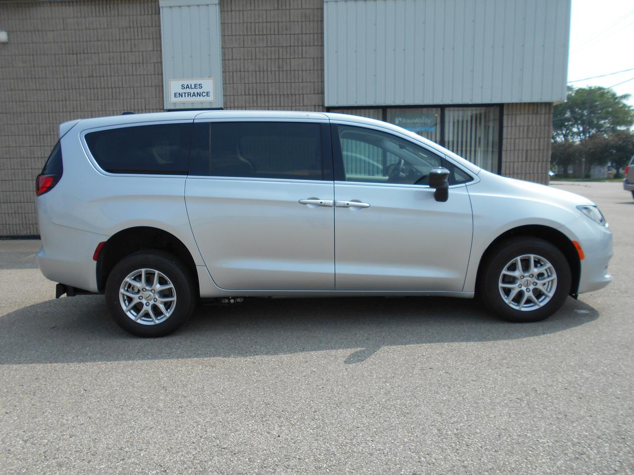 2024 Chrysler Grand Caravan SXT-Wheelchair Accessible Rear Entry Photo2