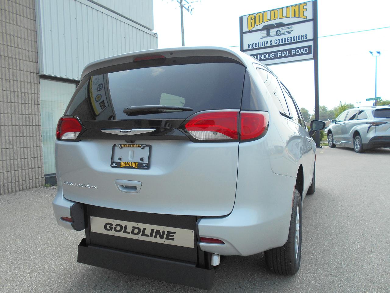 2024 Chrysler Grand Caravan SXT-Wheelchair Accessible Rear Entry Photo4