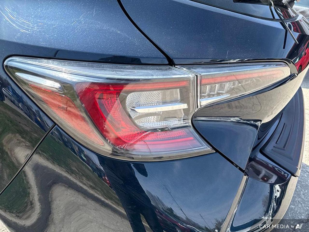 2019 Toyota Corolla SE / HATCHBACK / HTD SEATS / REVERSE CAM / ALLOYS - Photo #8