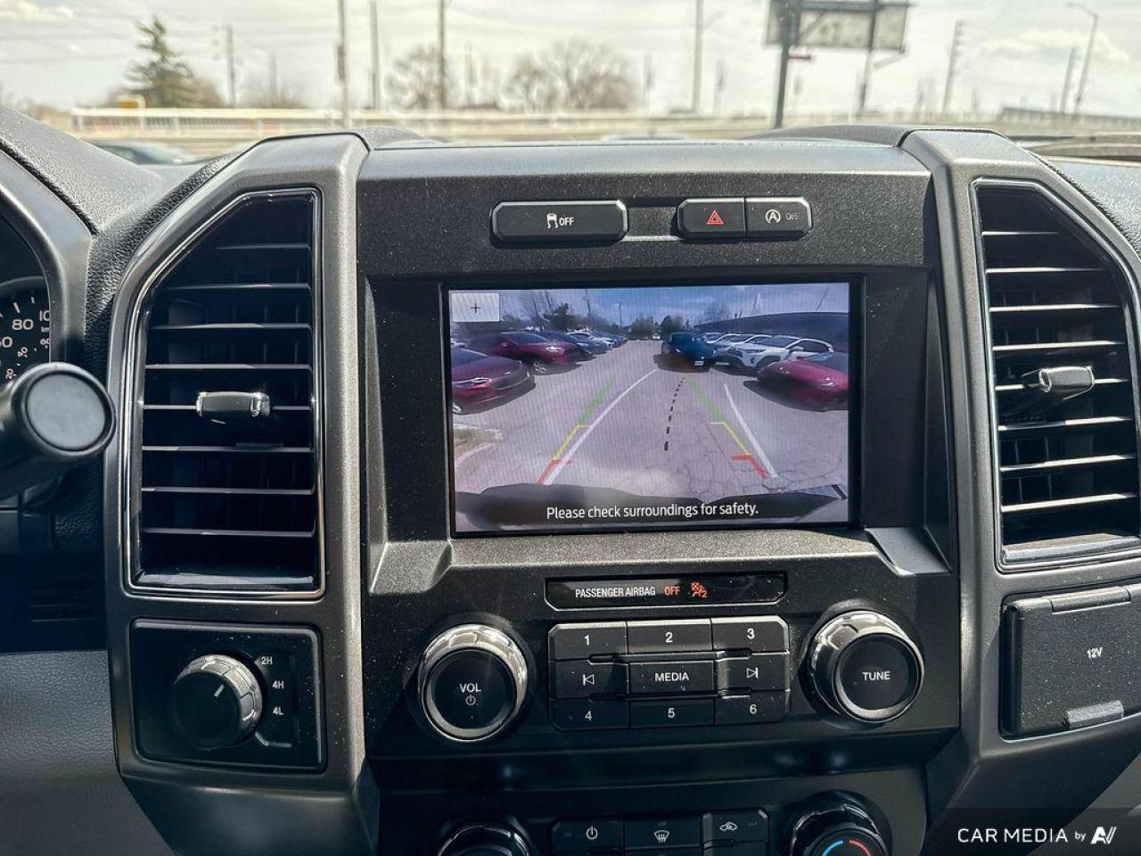 2019 Ford F-150 XLT / CHROME WHEELS / 4X4 /CREW CAB / NO ACCIDENTS - Photo #17