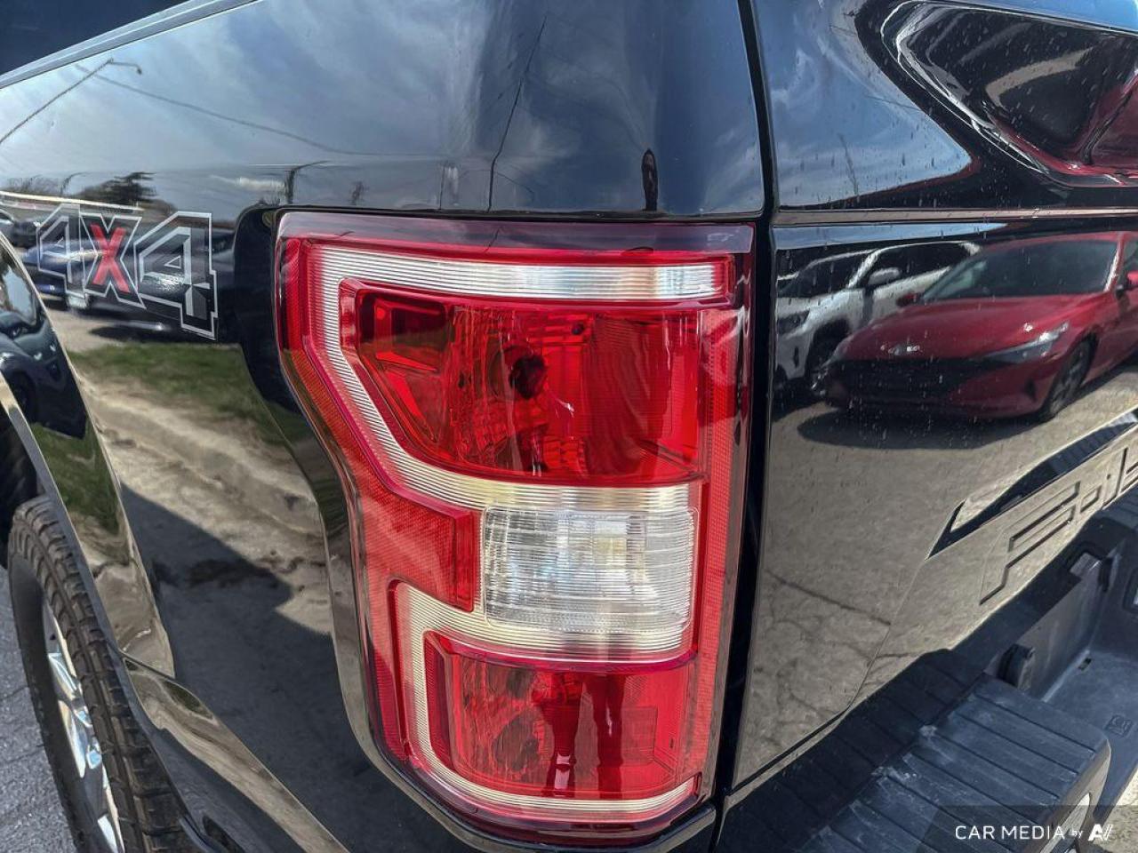2019 Ford F-150 XLT / CHROME WHEELS / 4X4 /CREW CAB / NO ACCIDENTS - Photo #9