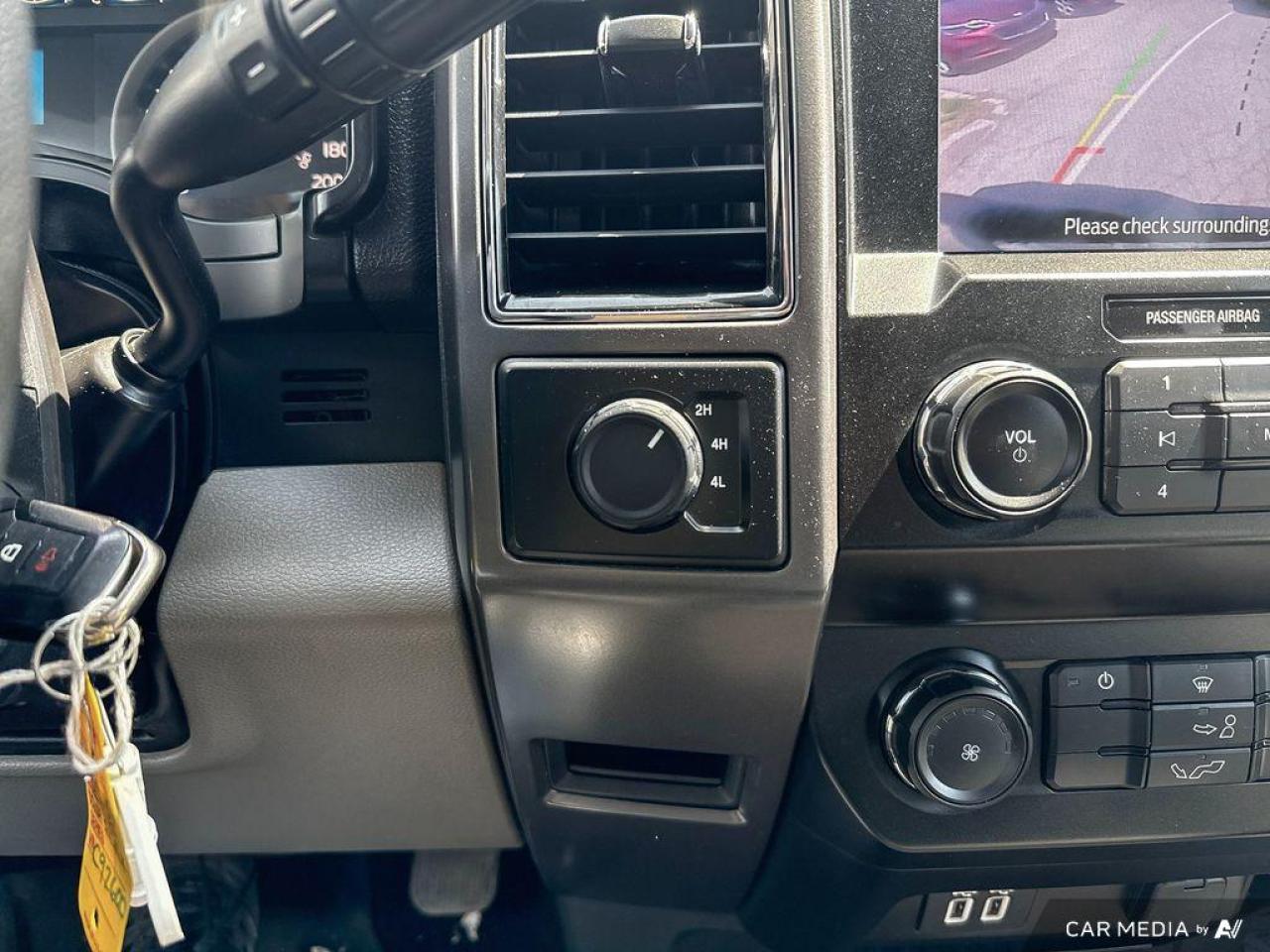 2019 Ford F-150 XLT / CHROME WHEELS / 4X4 /CREW CAB / NO ACCIDENTS - Photo #19